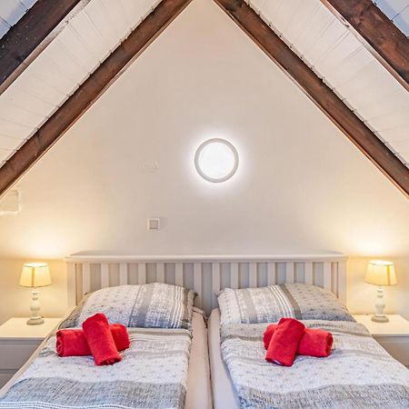 Cozy Apartment In Friedrichskoog With Kitchen エクステリア 写真