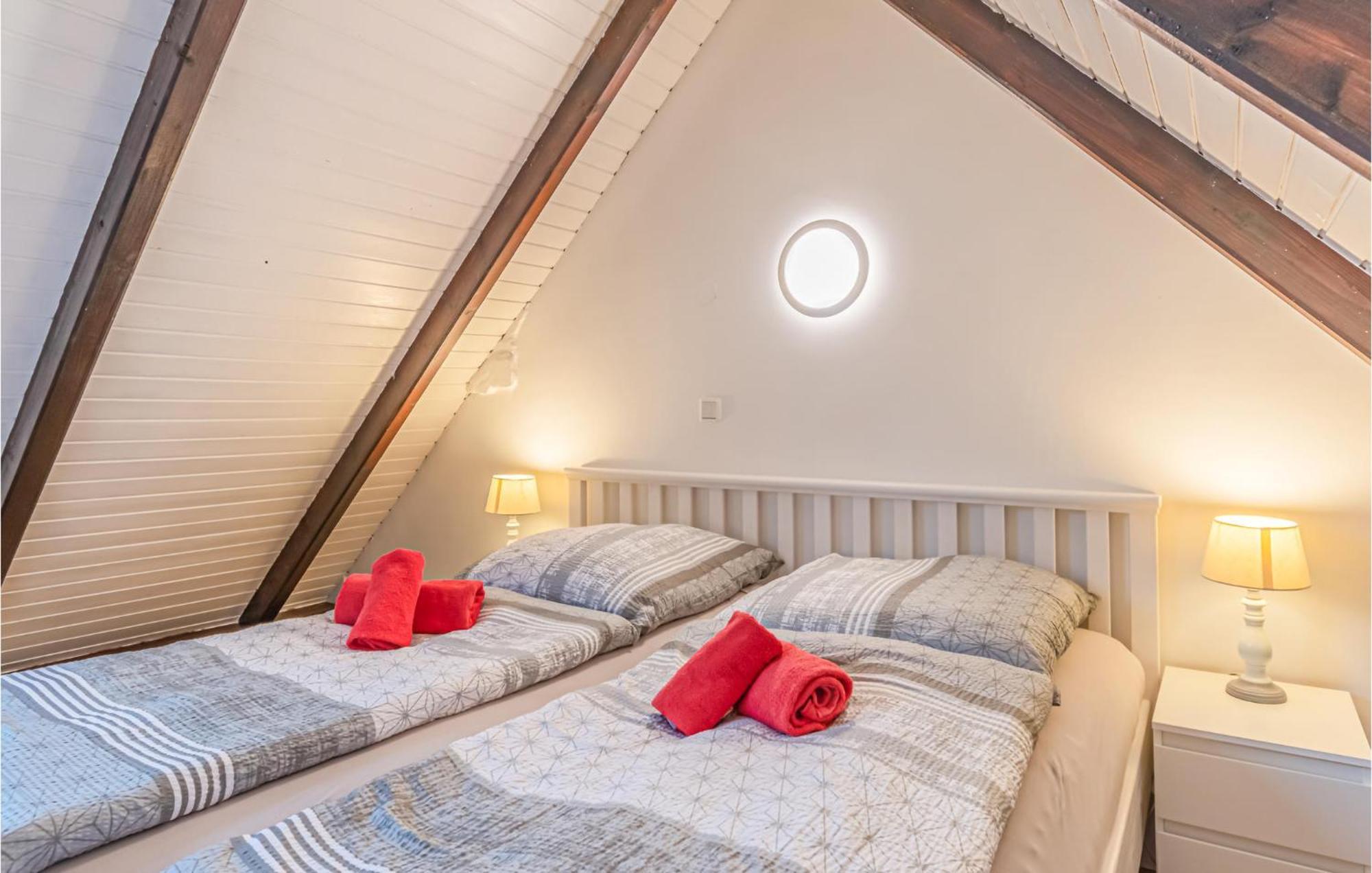 Cozy Apartment In Friedrichskoog With Kitchen エクステリア 写真