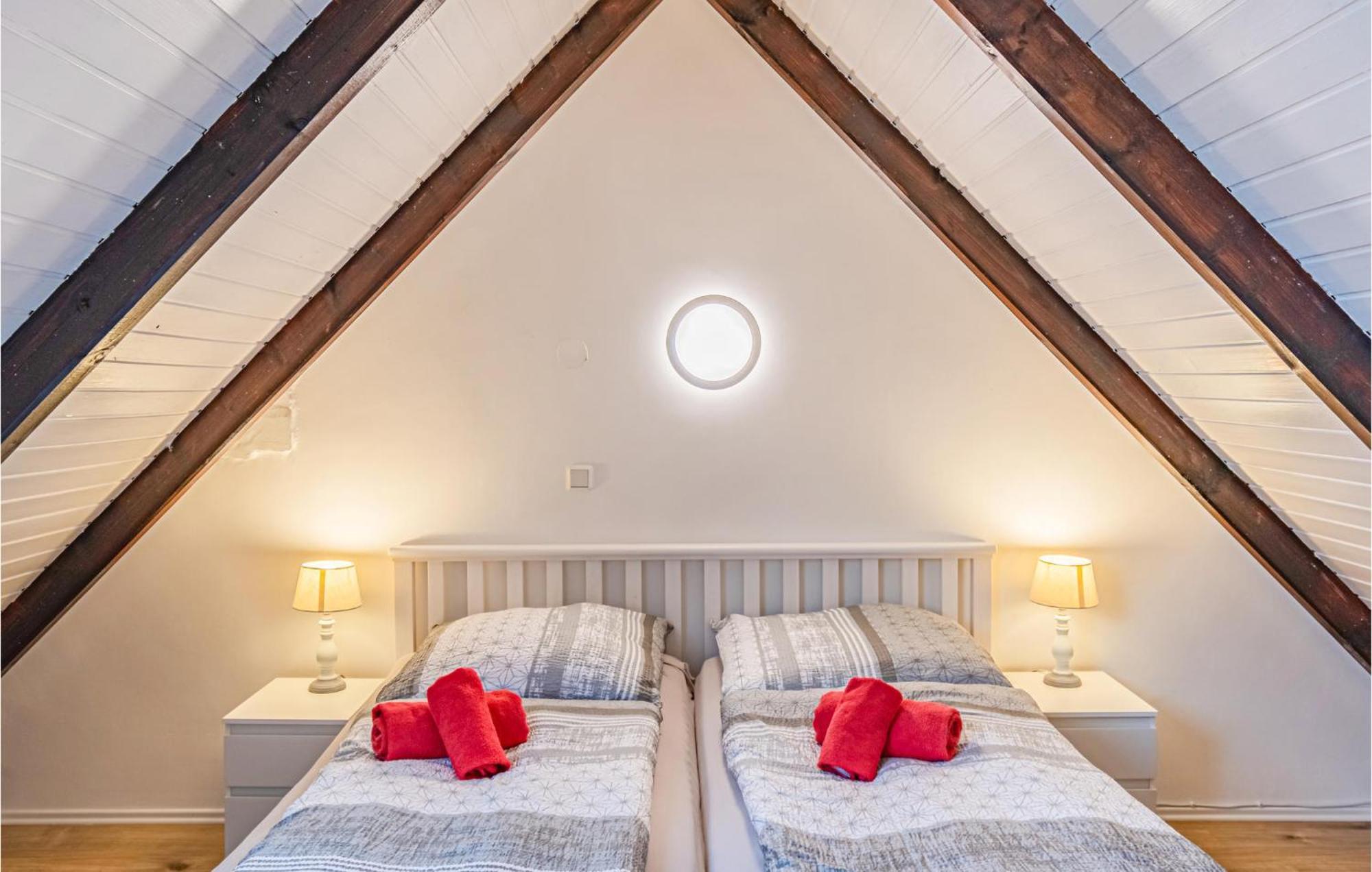 Cozy Apartment In Friedrichskoog With Kitchen エクステリア 写真