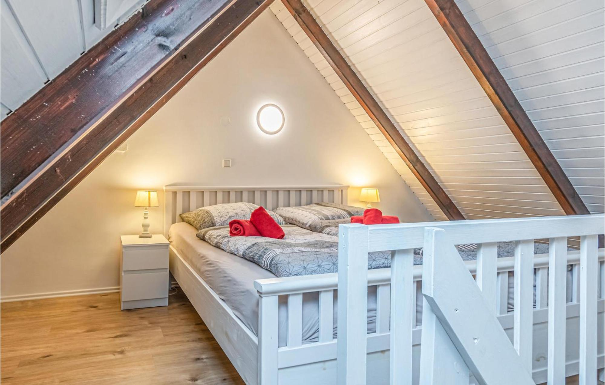 Cozy Apartment In Friedrichskoog With Kitchen エクステリア 写真