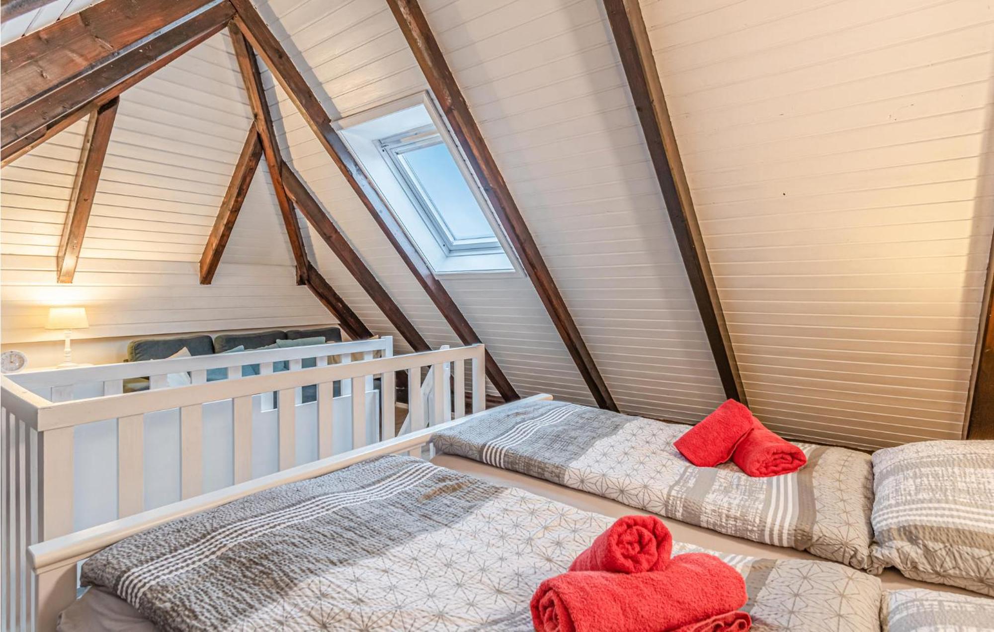 Cozy Apartment In Friedrichskoog With Kitchen エクステリア 写真